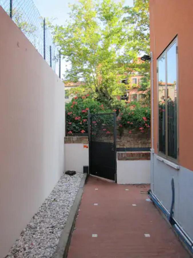Apartmán Charming Flat With Terrace Over The Canal Benátky Exteriér fotografie